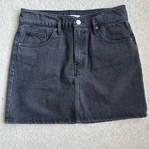 Zara Women’s mini skirt black denim; Size Large